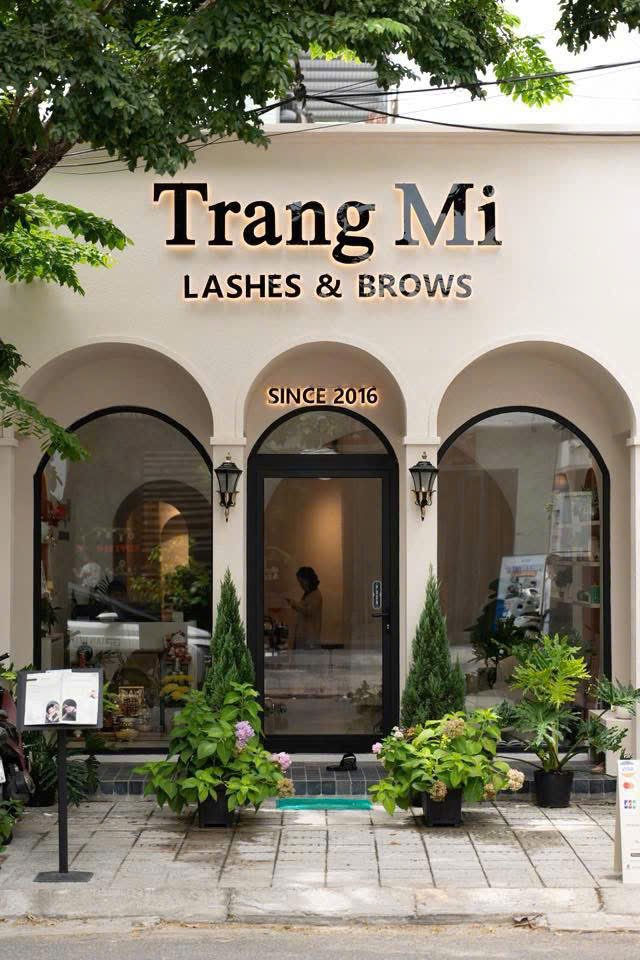 Inside Trang Mi Lashes & Brows