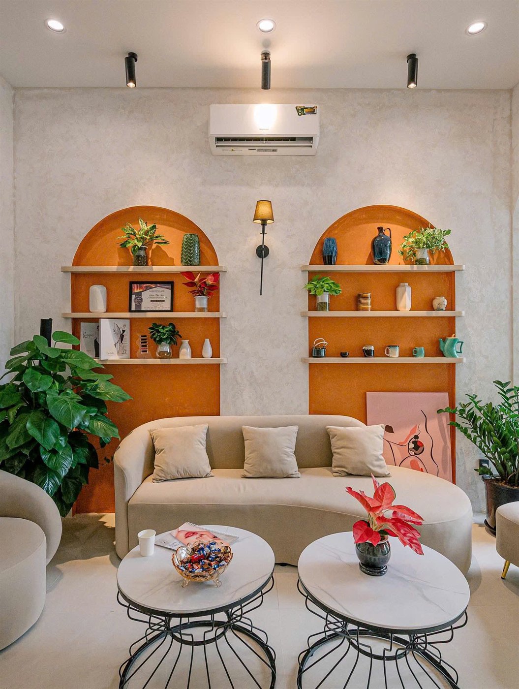Inside Trang Mi Lashes & Brows